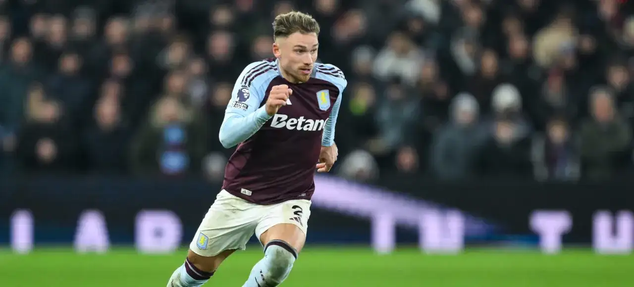 Zarobki Matty Cash w Aston Villa: Ile naprawdę zarabia piłkarz?