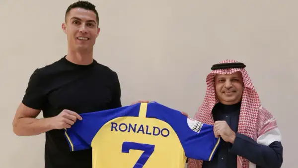 Ile zarabia Ronaldo w Arabii Saudyjskiej? Niesamowite kwoty i więcej!
